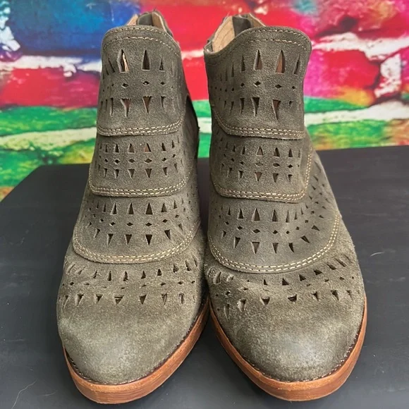 Sofft Ankle Bootie “Westwood II” - Picture 6 of 13